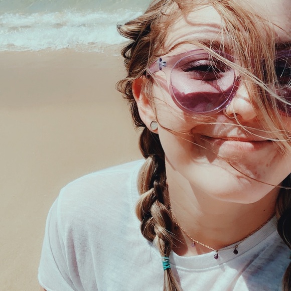 Meet your Posher, Ariana - Picture 1 of 1